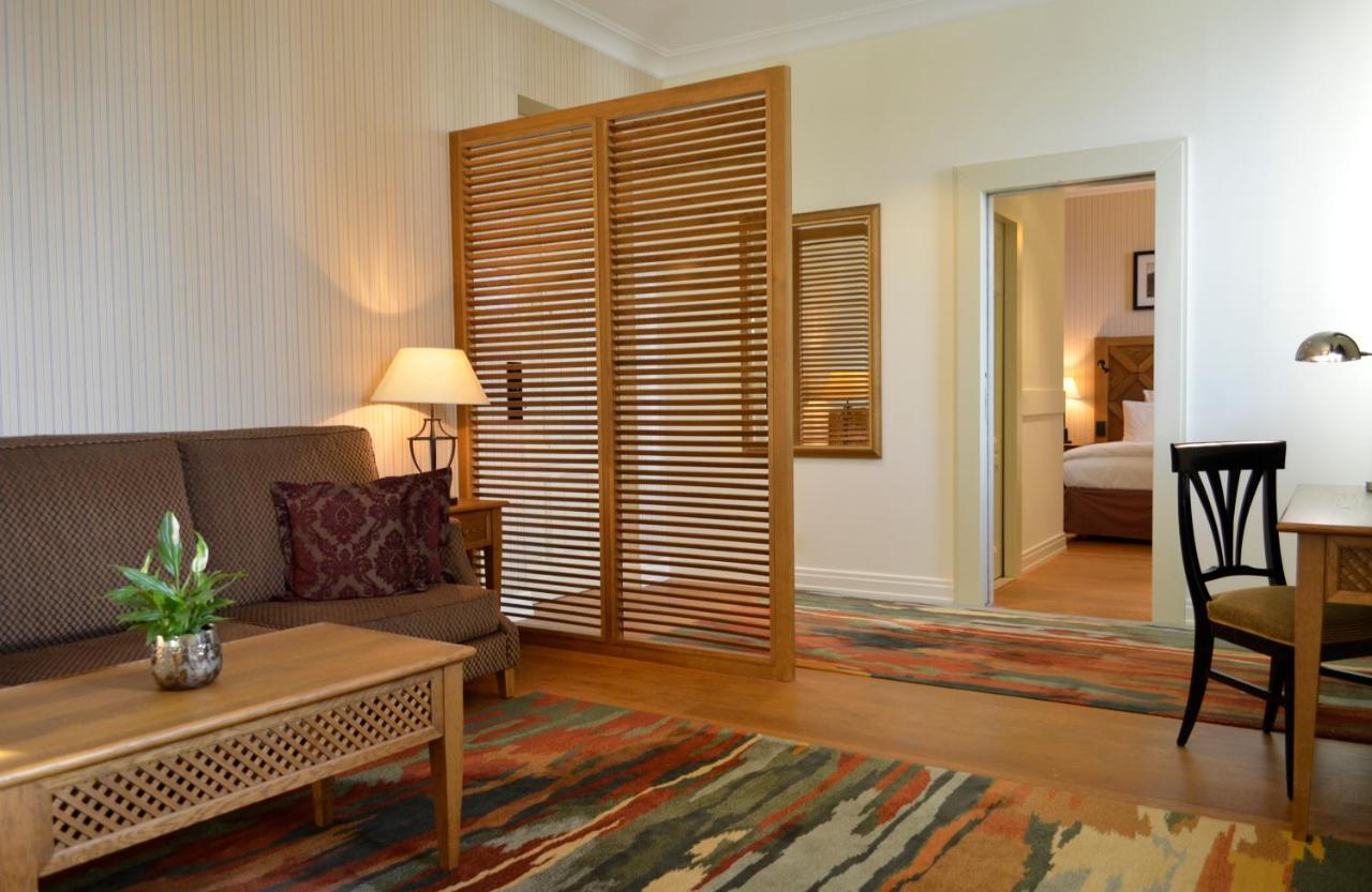Grand Hotel Kempinski High Tatras Strbske Pleso Ngoại thất bức ảnh A room at the hotel