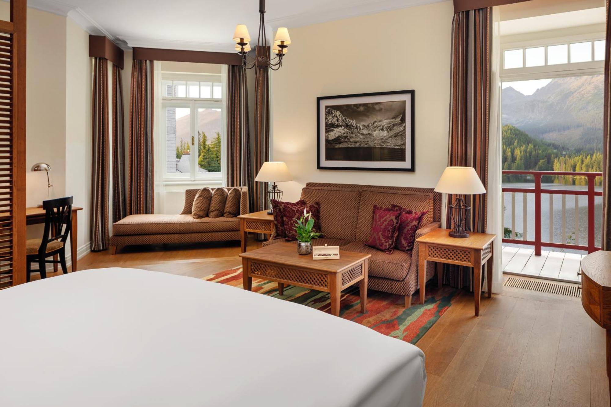 Grand Hotel Kempinski High Tatras Strbske Pleso Ngoại thất bức ảnh A room at the Banff Springs Hotel