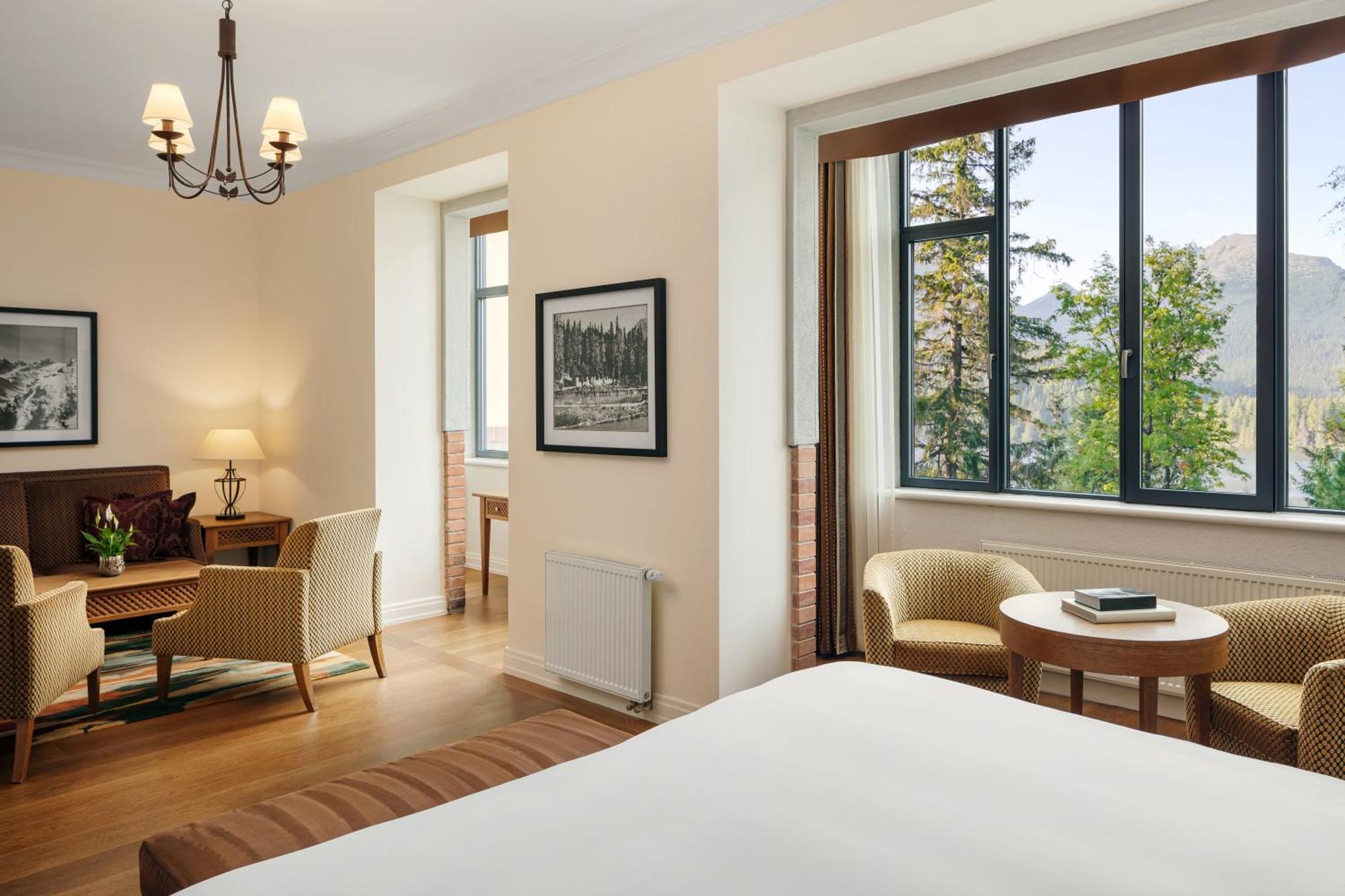 Grand Hotel Kempinski High Tatras Strbske Pleso Ngoại thất bức ảnh A room at the hotel