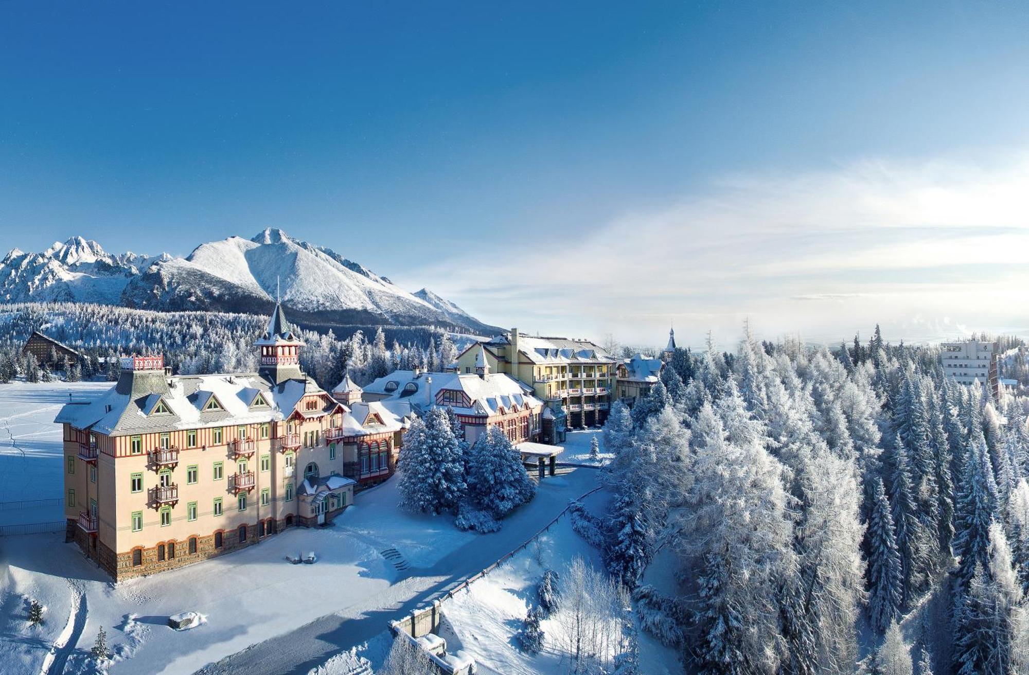 Grand Hotel Kempinski High Tatras Strbske Pleso Ngoại thất bức ảnh The resort in 2016