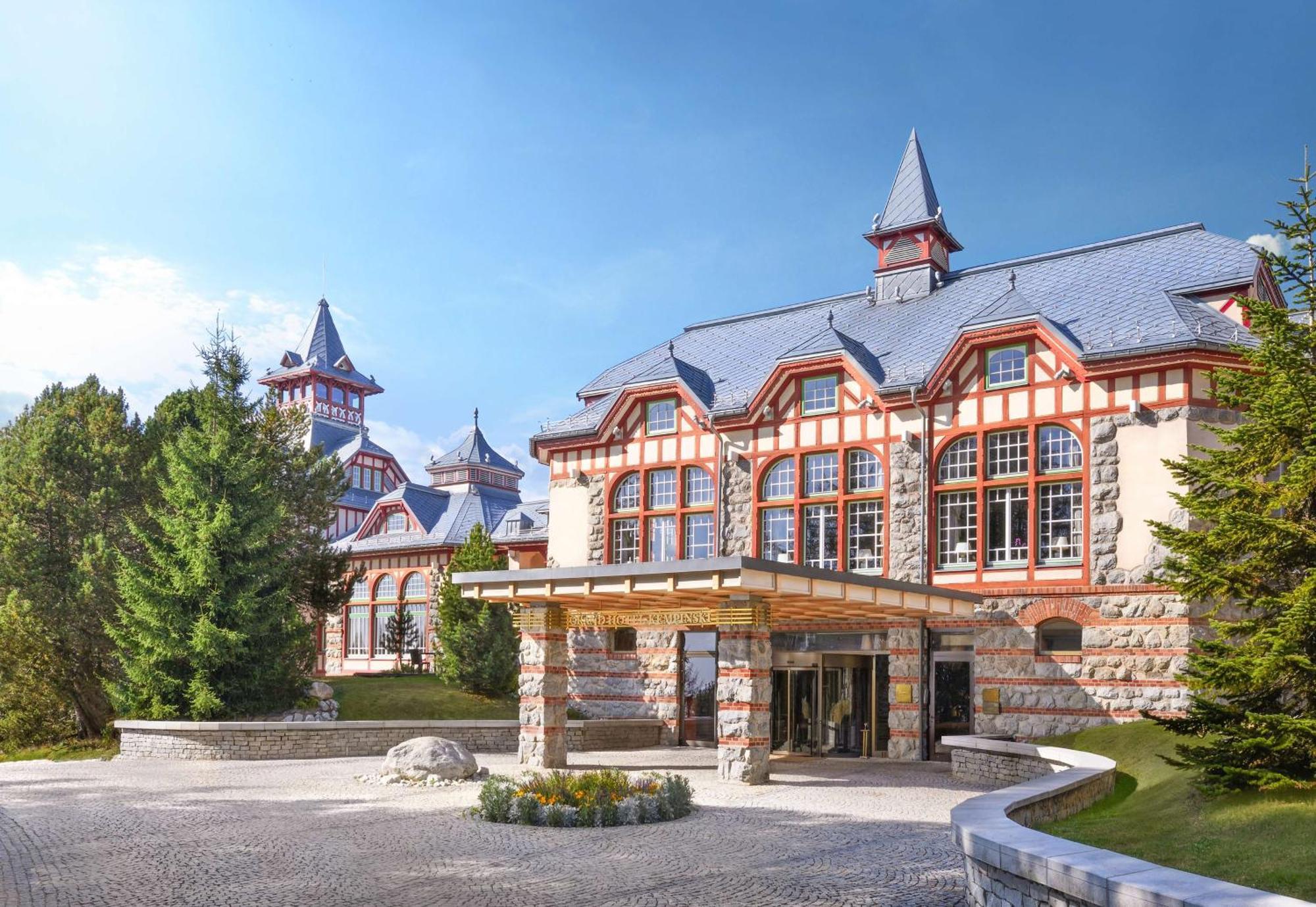 Grand Hotel Kempinski High Tatras Strbske Pleso Ngoại thất bức ảnh The main entrance of the hotel